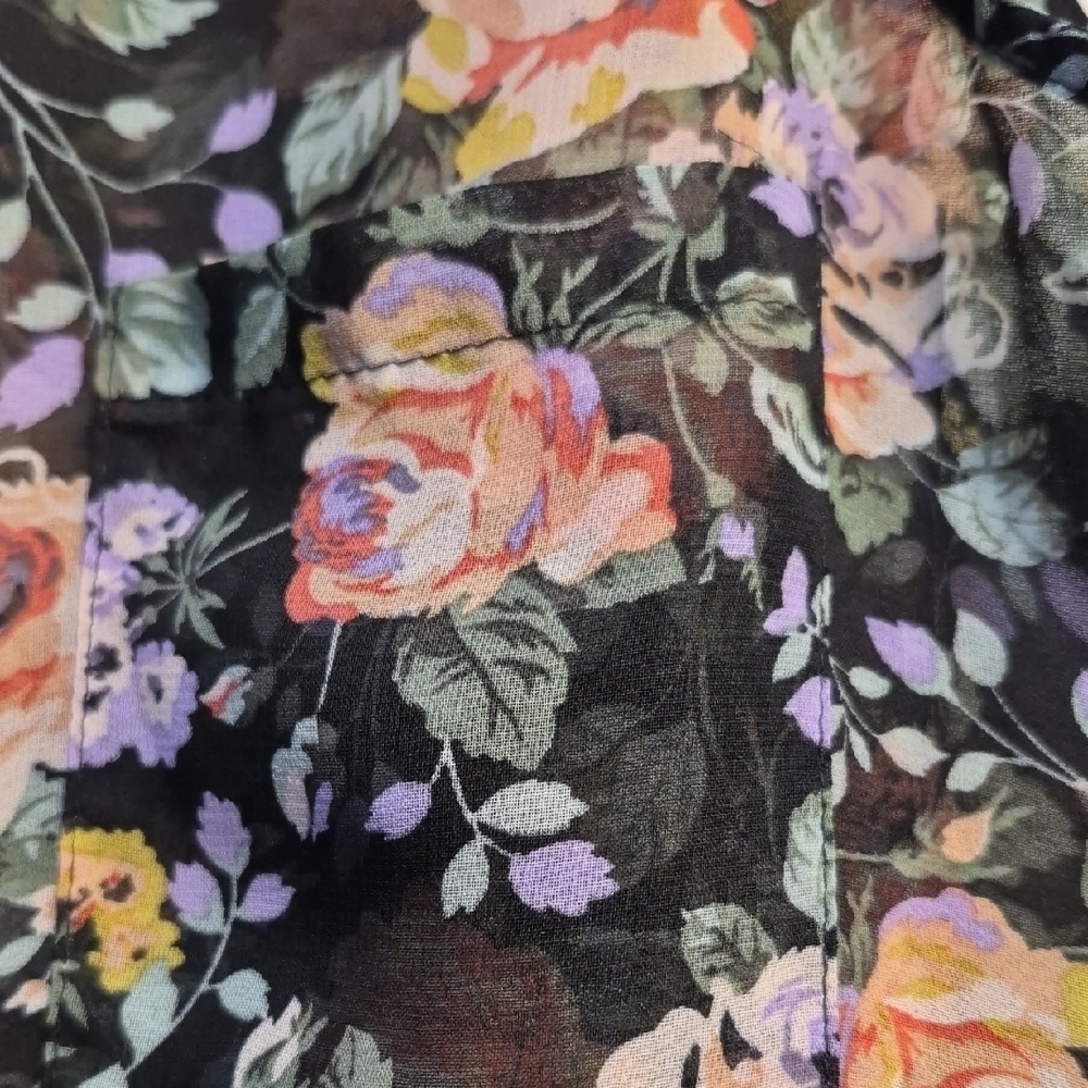 4 / $ 15🌟Source Unknown Black Floral Sleeveless Button-Front Top - Picture 4 of 8